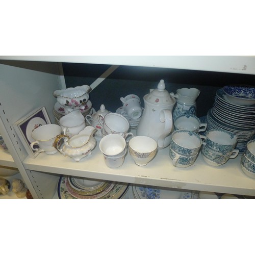 3157 - A large quantity of miscellaneous decorative china and glassware (6 shelves)