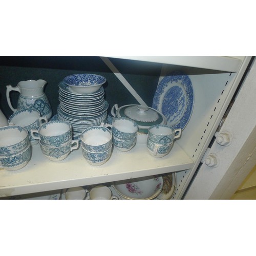 3157 - A large quantity of miscellaneous decorative china and glassware (6 shelves)