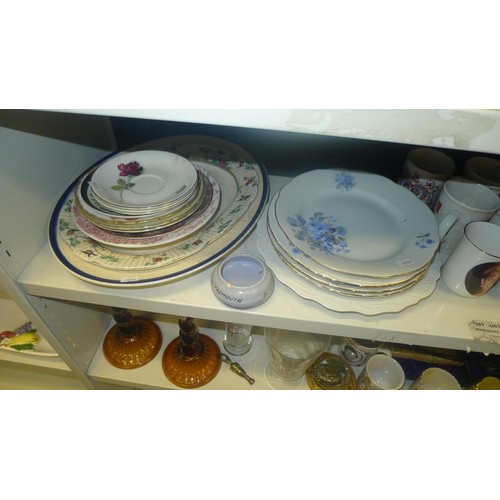 3157 - A large quantity of miscellaneous decorative china and glassware (6 shelves)