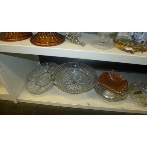 3157 - A large quantity of miscellaneous decorative china and glassware (6 shelves)