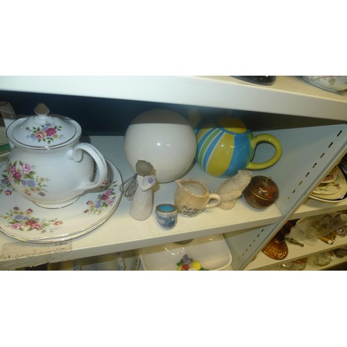 3159 - A large quantity of miscellaneous decorative pottery china and glassware etc (5 shelves)