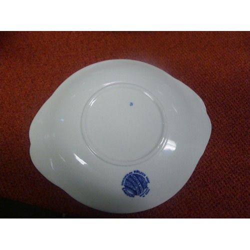 3283 - A quantity of blue and white decorative dinnerware