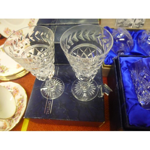 3291 - Small collection of miscellaneous boxed sets of cut glassware and drinking glasses