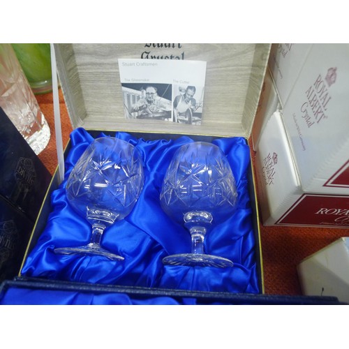 3291 - Small collection of miscellaneous boxed sets of cut glassware and drinking glasses