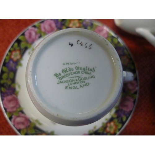 3293 - A rose patterned tea set