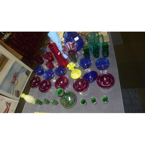 3214 - A quantity of miscellaneous decorative coloured glassware and drinking glasses