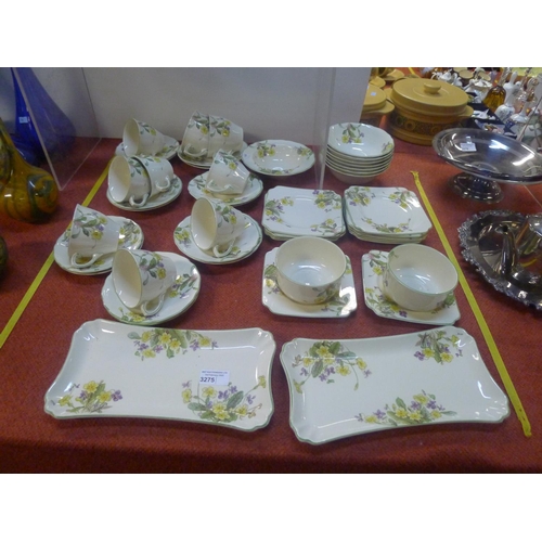 3275 - Royal Doulton floral patterned tea & breakfast set