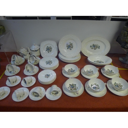 3278 - A floral decorated Wedgwood Barlaston dinner and tea service