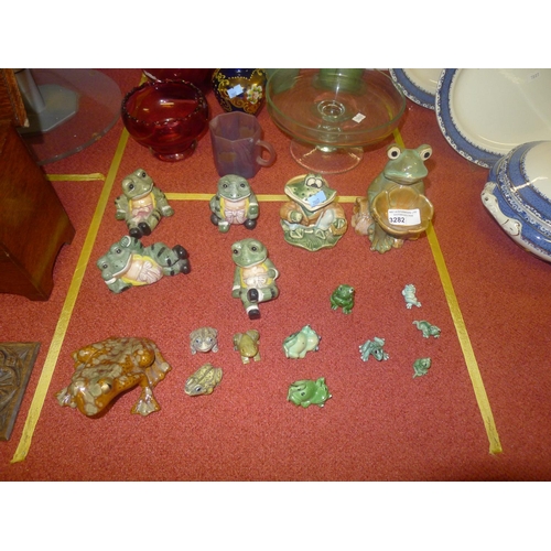 3282 - A small collection of miscellaneous ceramic frogs