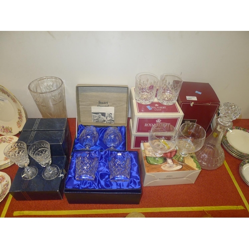 3291 - Small collection of miscellaneous boxed sets of cut glassware and drinking glasses