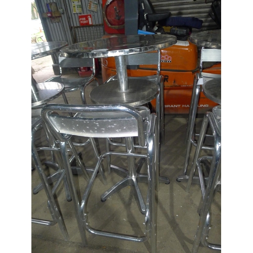 1003 - A tall metal 2 tier cafe type table and 2 tall stools