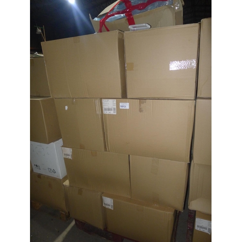 1013 - A large quantity of various disposable/reusable pots and lids, contents of 1 pallet