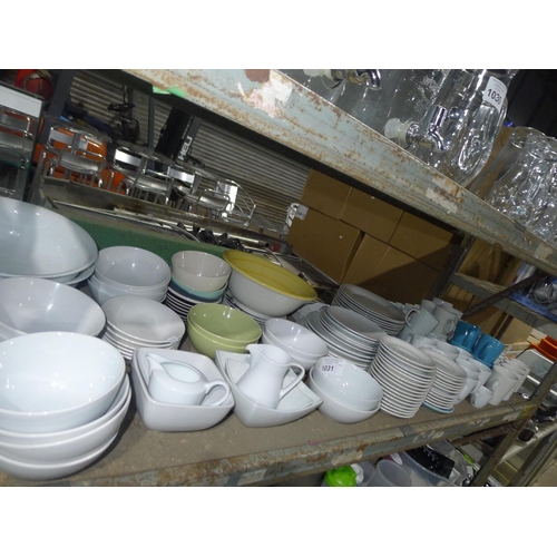 1031 - A quantity of various white and patterned crockery, contents of 1 shelf