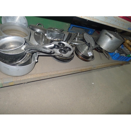 1033 - A quantity of various catering related items including pots, pans etc. Contents of one shelf