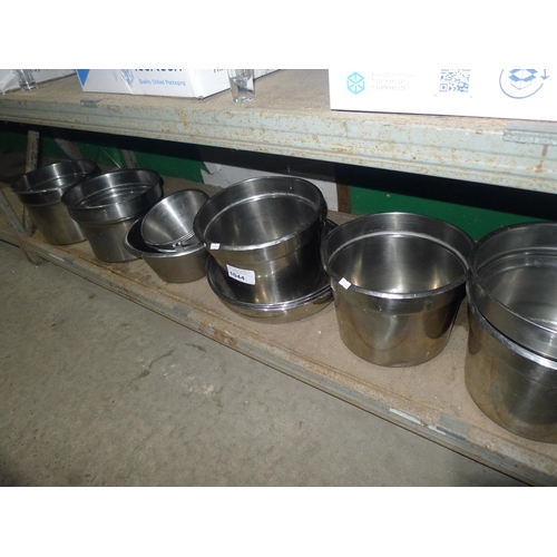 1044 - A quantity of various catering related stainless steel items including bowls, sieves etc. Contents o... 