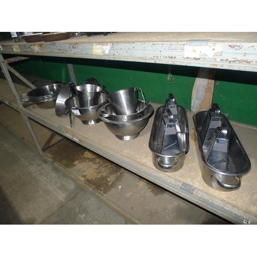 1046 - A quantity of various catering related stainless steel items including colanders, sieves, graters et... 