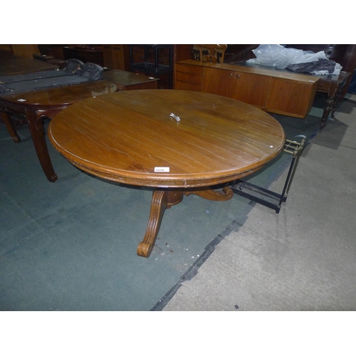 3426 - A Mahogany circular pedestal table on splayed legs diameter approx 150cm