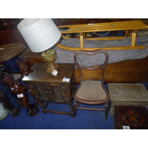 3501 - A small Oak bedside cabinet, a cane seat bedroom chair and a green turn shaped table lamp