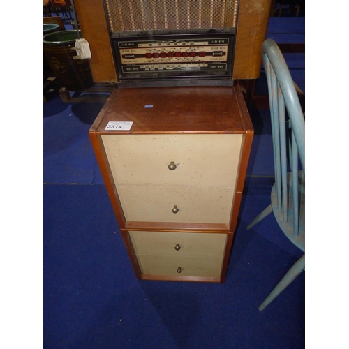 3514 - A small vintage bedroom cabinet with 4 drawers