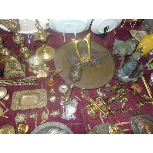 3312 - A large quantity of miscellaneous decorative brassware and ornaments and other metal ornaments and t... 