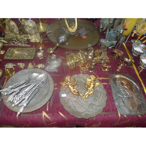 3312 - A large quantity of miscellaneous decorative brassware and ornaments and other metal ornaments and t... 