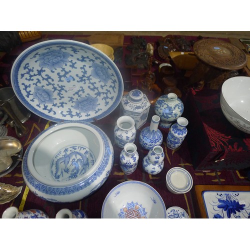 3311 - A large quantity of miscellaneous decorative blue and white oriental patterned chinaware and other b... 