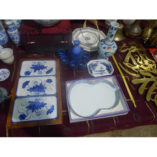 3311 - A large quantity of miscellaneous decorative blue and white oriental patterned chinaware and other b... 