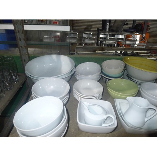 1031 - A quantity of various white and patterned crockery, contents of 1 shelf