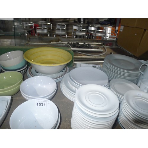 1031 - A quantity of various white and patterned crockery, contents of 1 shelf