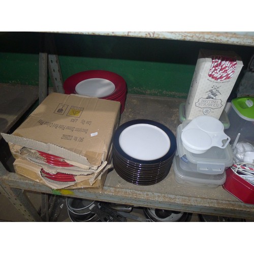 1032 - A quantity of various catering related items including plates, storage containers etc
