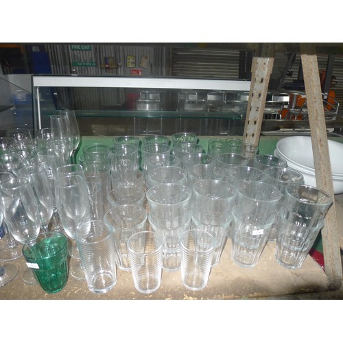 1034 - A quantity of various catering related items including mugs, drinking glasses, coffee pots, a cake s... 