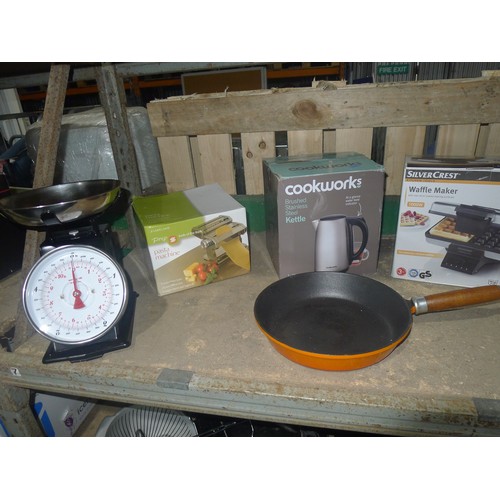 1037 - An unstamped orange (le creuset?) frying pan, a set of scales, kettle, cafetiere, saucepan etc. Cont... 