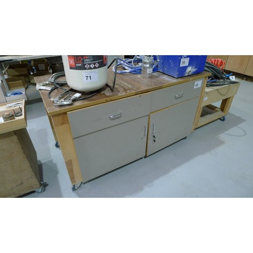 68 - 1 bench with 2 doors / 2 drawers approx 155 x 82cm, 1 wooden bench approx 140 x 60cm and 1 wooden be... 