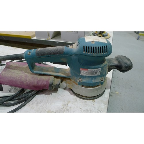 74 - 1 Makita orbital sander type BO6030, 150mm, 240v