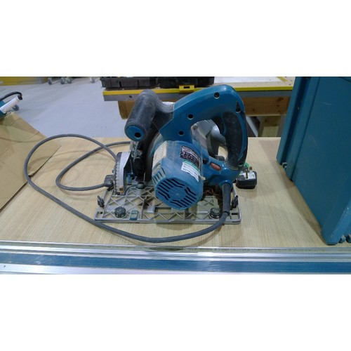 85 - A Makita plunge cut circular saw type SP6000, 240v supplied with a Systainer case and 2 x 140cm Maki... 