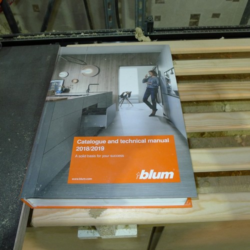 100 - A Blum drill and insertion machine type Minipress P,  serial number JC10061, 240v fitted to a 411cm ... 