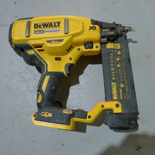 103 - 1 Dewalt 18v XR  Brushless cordless 18GA brad nailer type DCN680 (body only, no batteries or charger... 