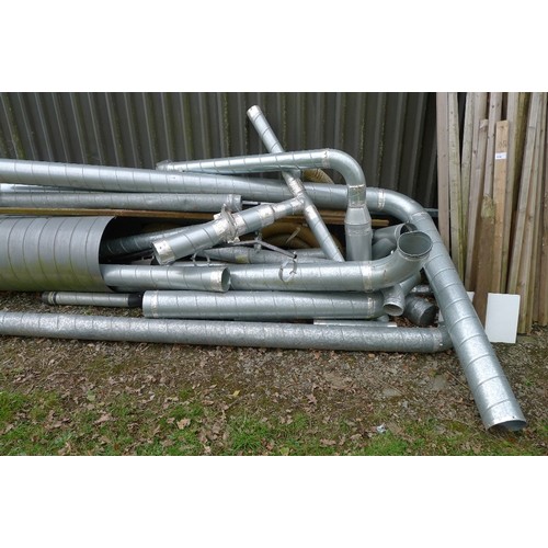 116 - A quantity of various size dust extraction ducting and a quantity of various lengths of wood - This ... 