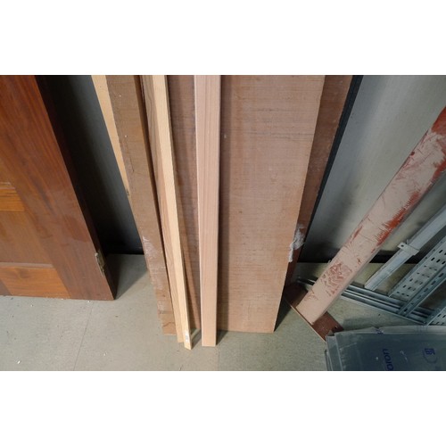 123 - A quantity of various lengths of wood including a sawn board at approx 305cm long x 48cm wide x 3cm ... 