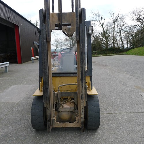 143 - A Daewoo low mast / high lift gas forklift model G30S-2, serial number 09-00621, capacity 3000kg, ma... 