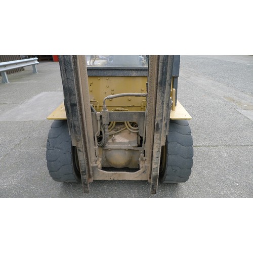 143 - A Daewoo low mast / high lift gas forklift model G30S-2, serial number 09-00621, capacity 3000kg, ma... 