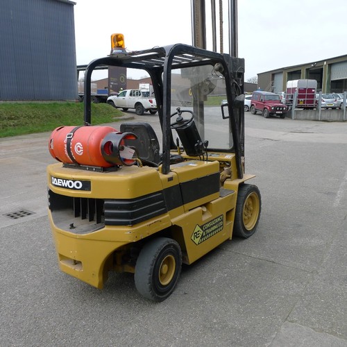 143 - A Daewoo low mast / high lift gas forklift model G30S-2, serial number 09-00621, capacity 3000kg, ma... 