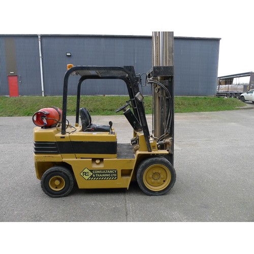 143 - A Daewoo low mast / high lift gas forklift model G30S-2, serial number 09-00621, capacity 3000kg, ma... 