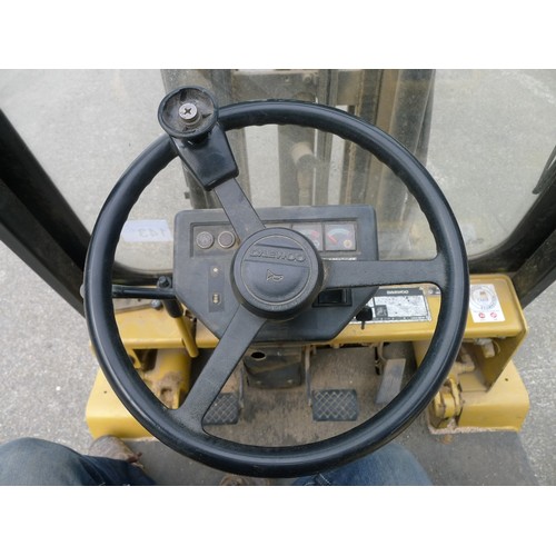 143 - A Daewoo low mast / high lift gas forklift model G30S-2, serial number 09-00621, capacity 3000kg, ma... 