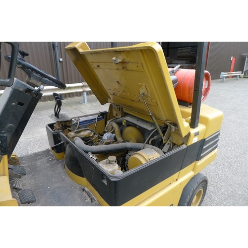 143 - A Daewoo low mast / high lift gas forklift model G30S-2, serial number 09-00621, capacity 3000kg, ma... 