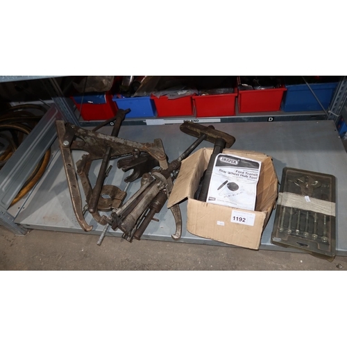 1192 - A quantity of various pullers and other tools including a Draper Ford Transit rear wheel hub tool. C... 