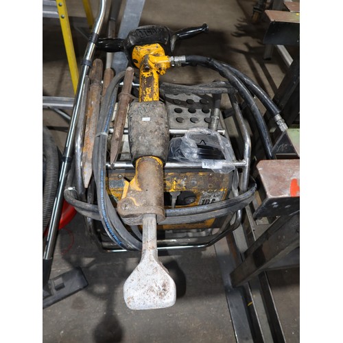 1069 - A JCB Beaver hydraulic power pack with hose and a JCB hydraulic breaker supplied with 4 various poin... 