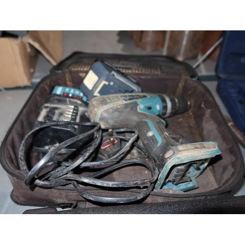 1176 - A Sealey cordless hammer drill with 1 battery / 1 charger and a Makita cordless drill with 1 battery... 