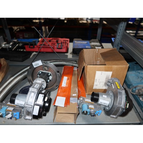 1223 - A quantity of various items including 2 braided hose assemblies, a Rasco type 50DB 5.8H pre mix blow... 