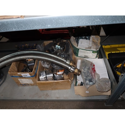 1224 - A quantity of various items including 2 braided hose assemblies, 2 KE-Masterflex rubber expansion jo... 